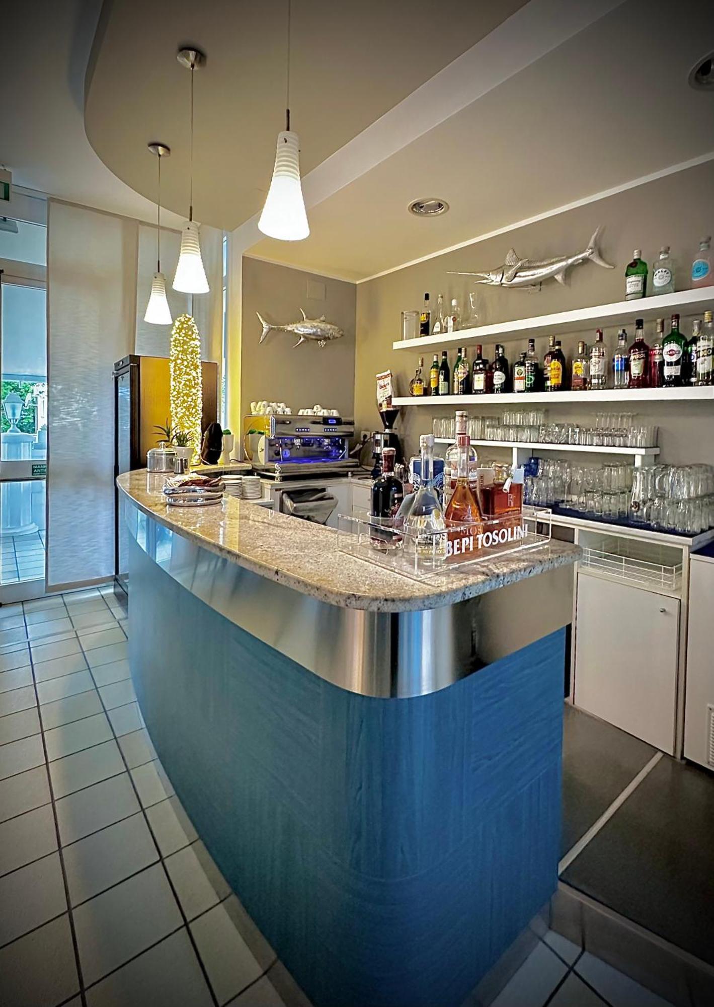 Hotel La Parigina ลินญาโน ซับเบียโดโร ภายนอก รูปภาพ