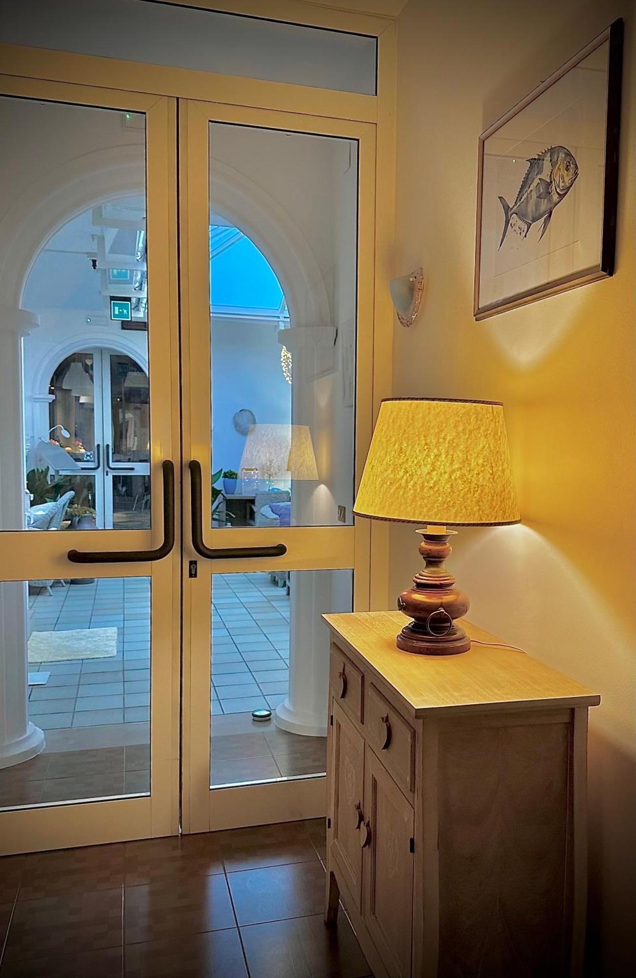 Hotel La Parigina ลินญาโน ซับเบียโดโร ภายนอก รูปภาพ